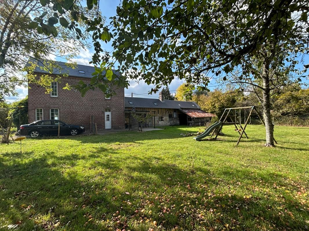 SAINT-MARTIN-DE-MAILLOC 14100 Maison 6 pièces - 4 chambres + bâtiments 289 000 Euros 1