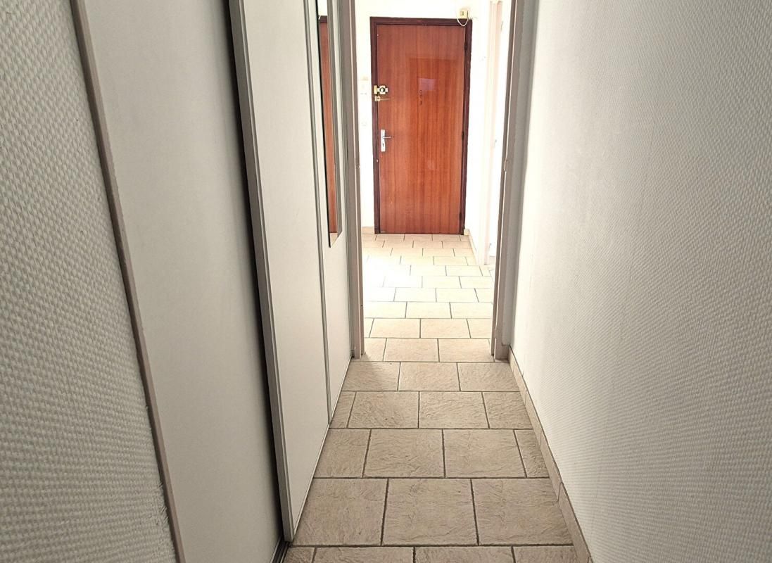 SAINT-DIZIER Bel Appartement Résidentiel de 81 m² avec Ascenseur, Hall d'entrée sécurisé, Interphone, Balcon, Local technique, Cave, Garage et Terrain clos, sécurisé et paysager de 2115 m² 3