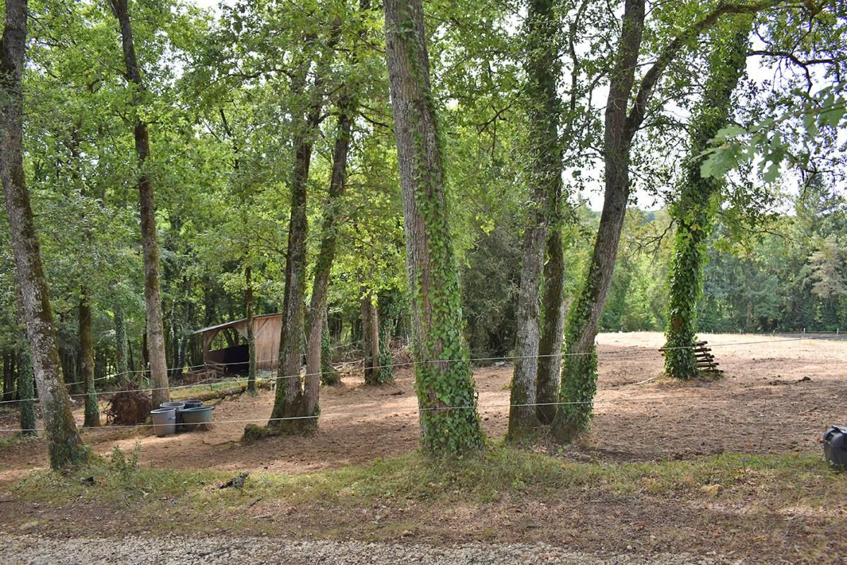 SAINT-GENIES Maison SAINT GENIES 4 pièce(s) 140 m2 4
