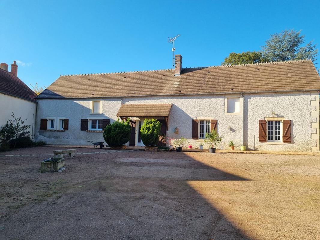 SAINT-AMAND-MONTROND BELLE FERME RENOVEE 1