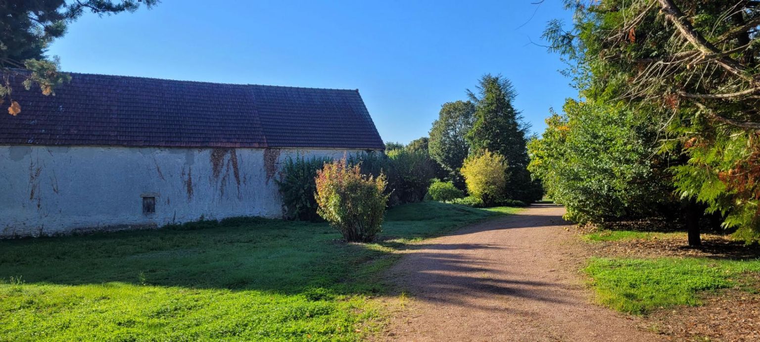 SAINT-AMAND-MONTROND BELLE FERME RENOVEE 2