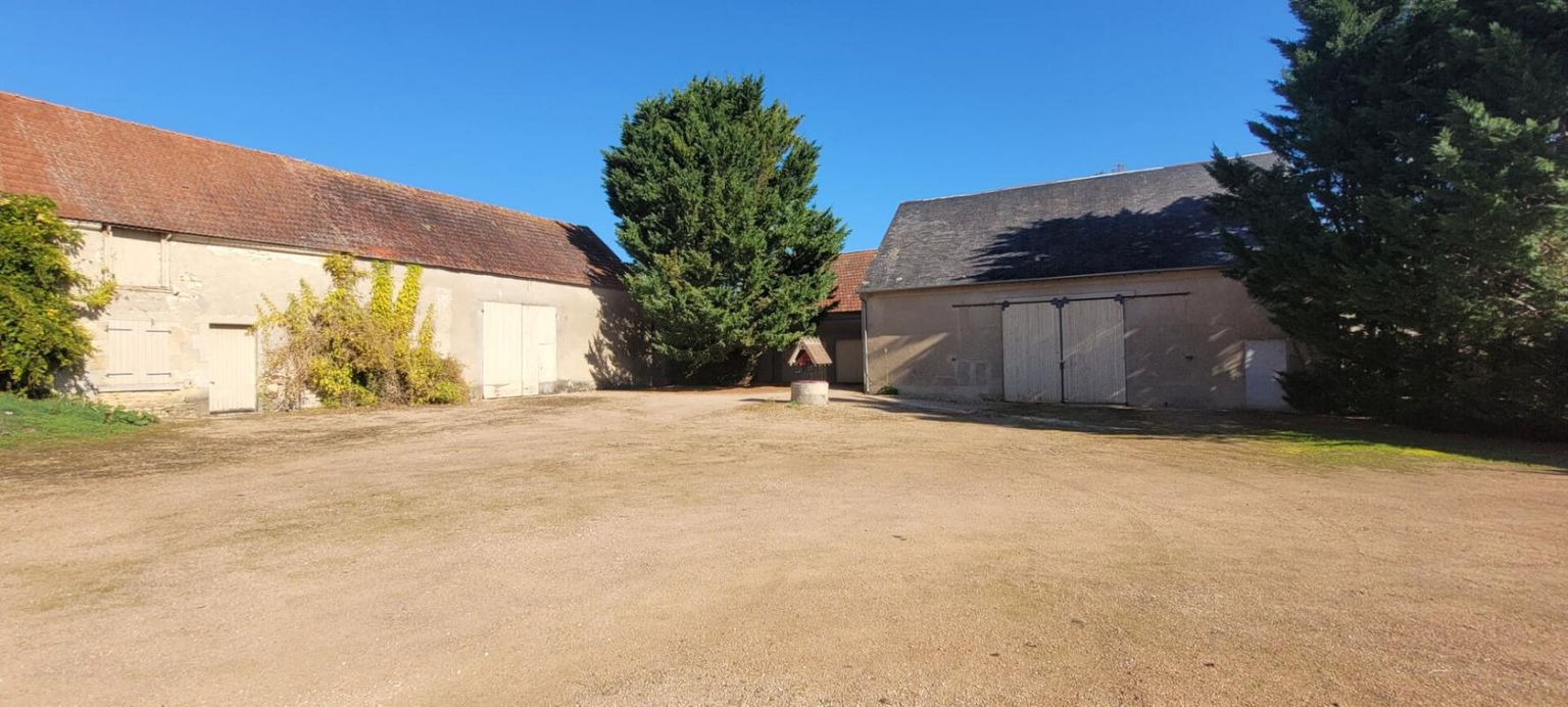 SAINT-AMAND-MONTROND BELLE FERME RENOVEE 3