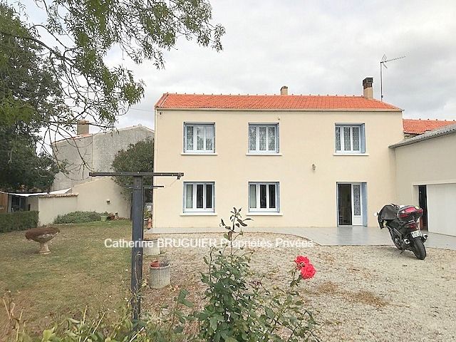 BOUHET Maison de village 114 m2 4 chambres garage, dépendances et jardin 1