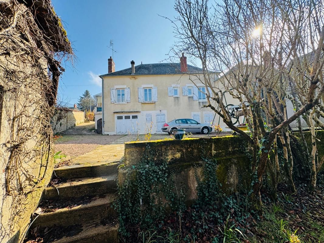 GUERIGNY Belle maison ancienne à Guérigny 2