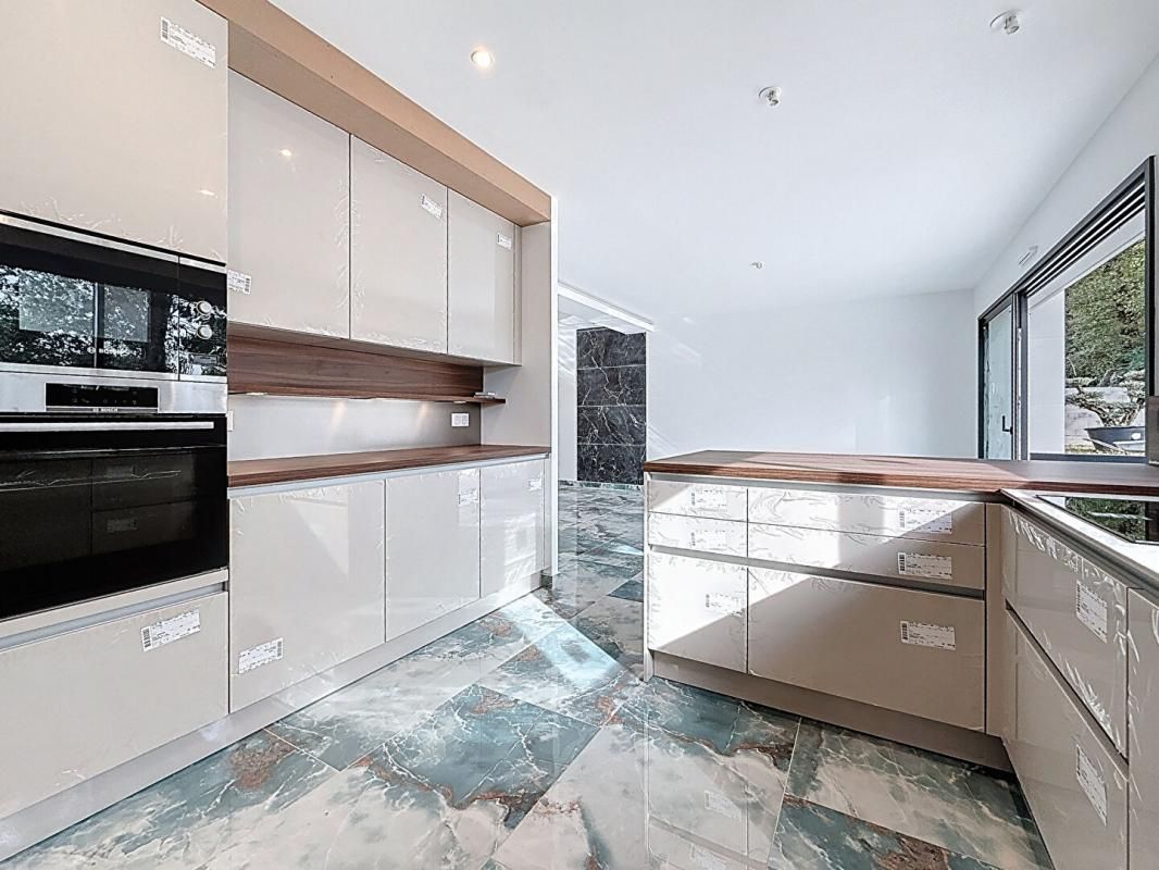 MEUCON Maison contemporaine de 2025, RE2020, 150 M², 5 chambres dont une suite parentale, mezzanine, garage, cellier, terrain 275 M², commerces à pied et Vannes à 7 min. MEUCON 4