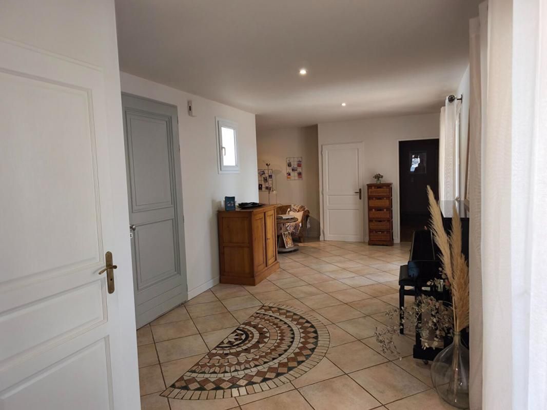 NAVES VILLA INDEPENDANTE 230 M2 , AVEC TERRASSE ET PISCINE 3