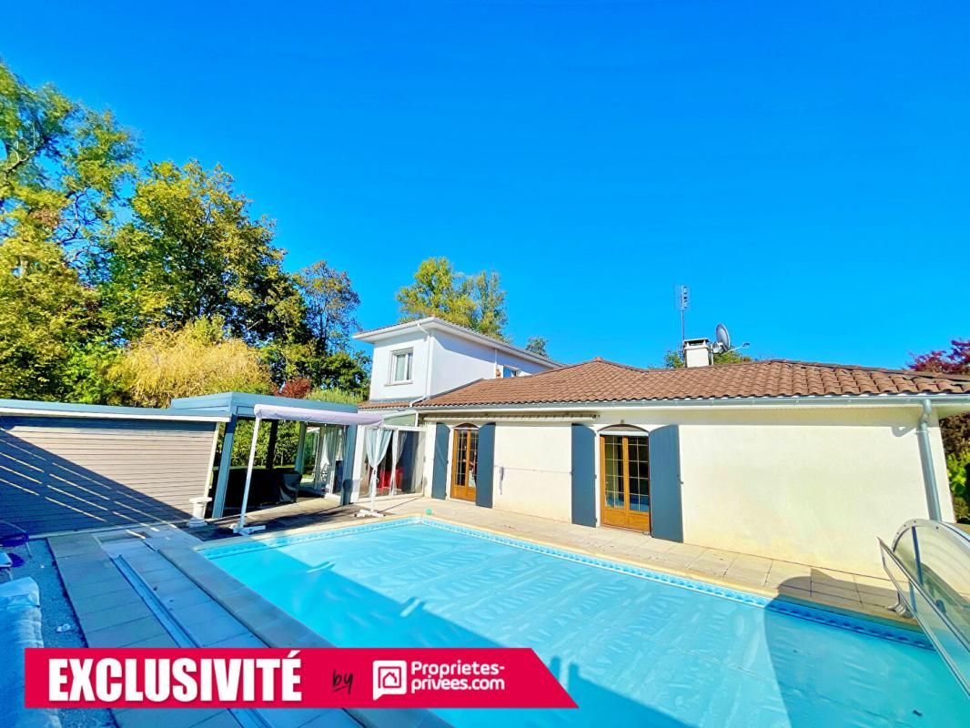 Maison Artigues Pres Bordeaux 6 pièce(s) 150 m2 Piscine jardin Garage