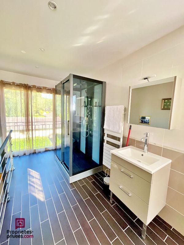 ARTIGUES-PRES-BORDEAUX Maison Artigues Pres Bordeaux 6 pièce(s) 150 m2 Piscine jardin Garage 4