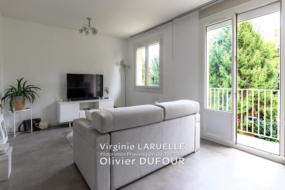 Rouen Appartement avec balcon, 2 chambres, cave, place parking et garage