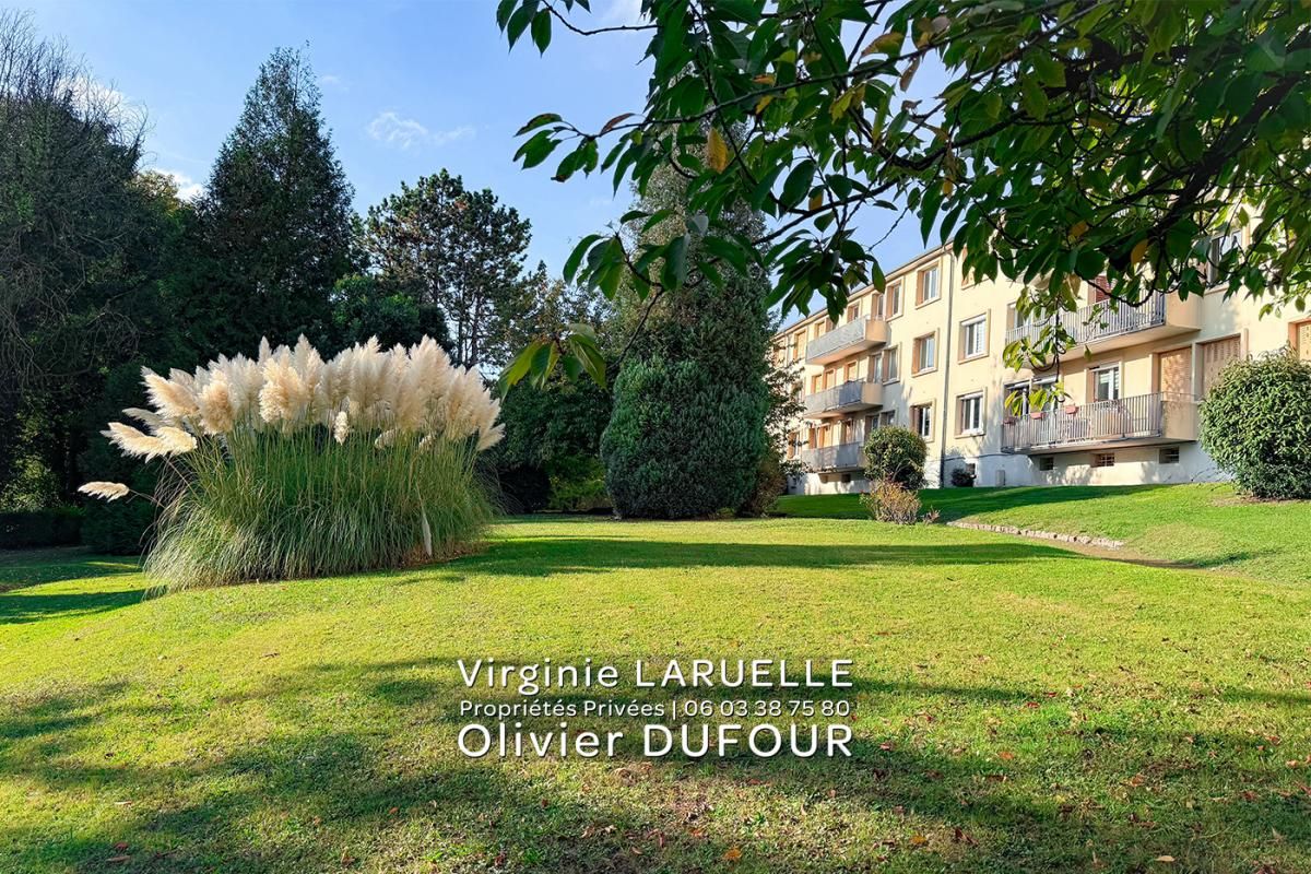 ROUEN Rouen Appartement avec balcon, 2 chambres, cave, place parking et garage 2