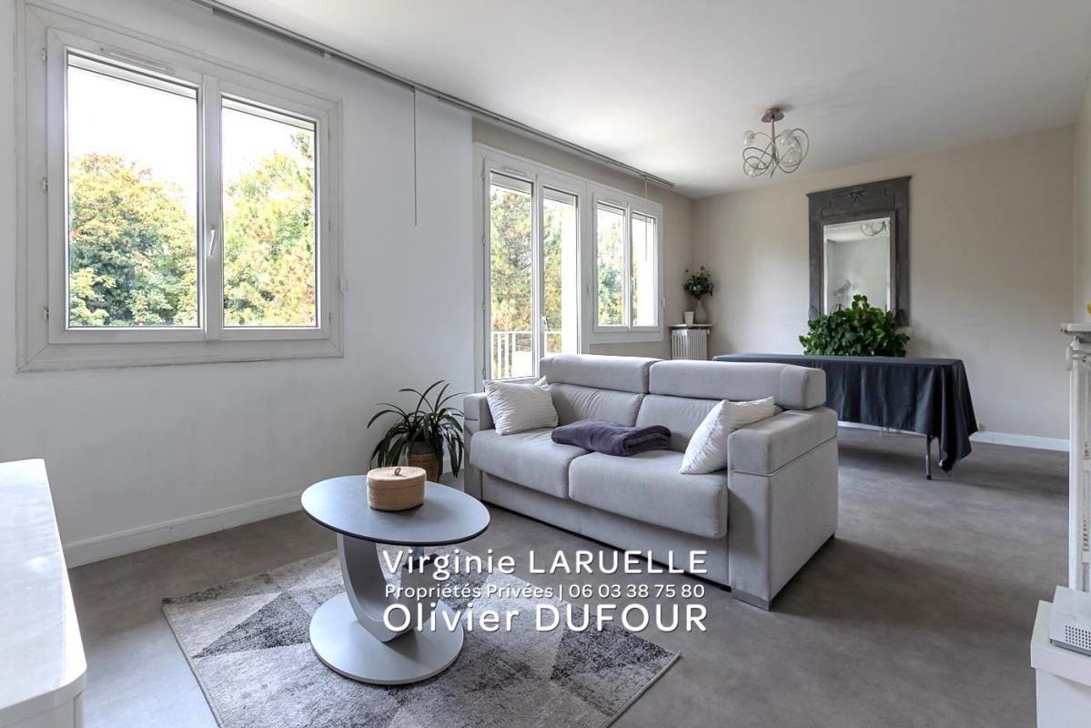 ROUEN Rouen Appartement avec balcon, 2 chambres, cave, place parking et garage 3