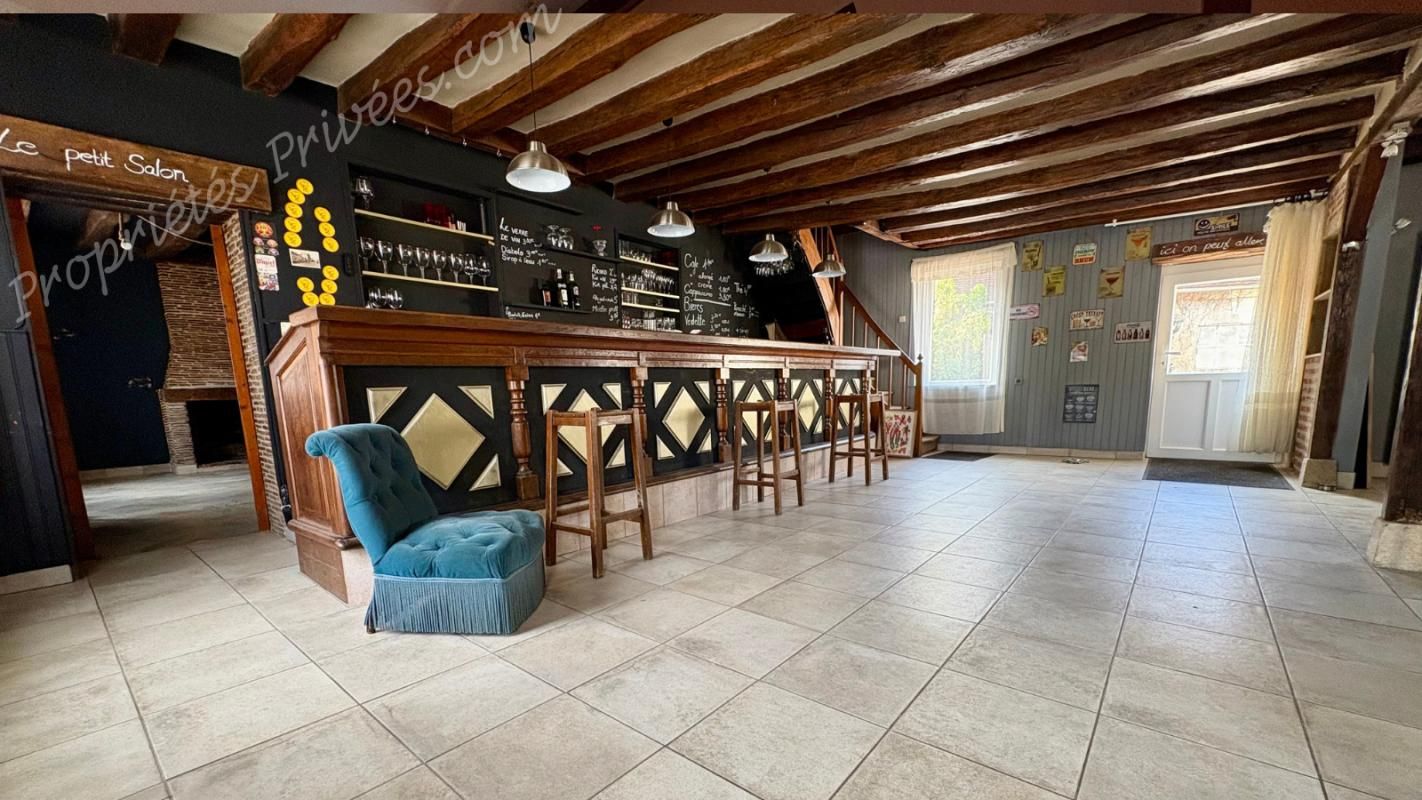 LES MONTILS Maison Les Montils 10 pièce(s) 220 m2 2