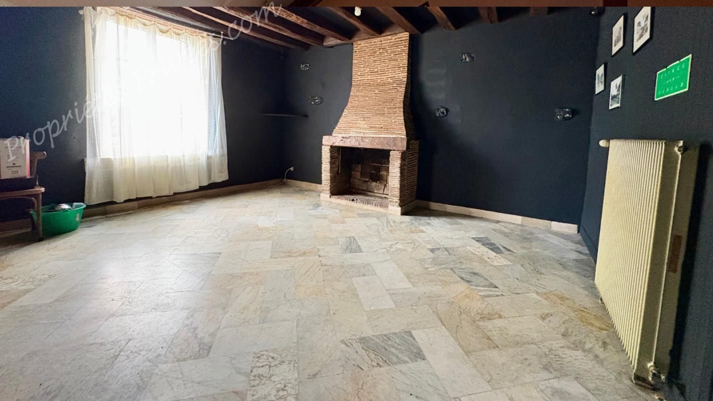 LES MONTILS Maison Les Montils 10 pièce(s) 220 m2 3