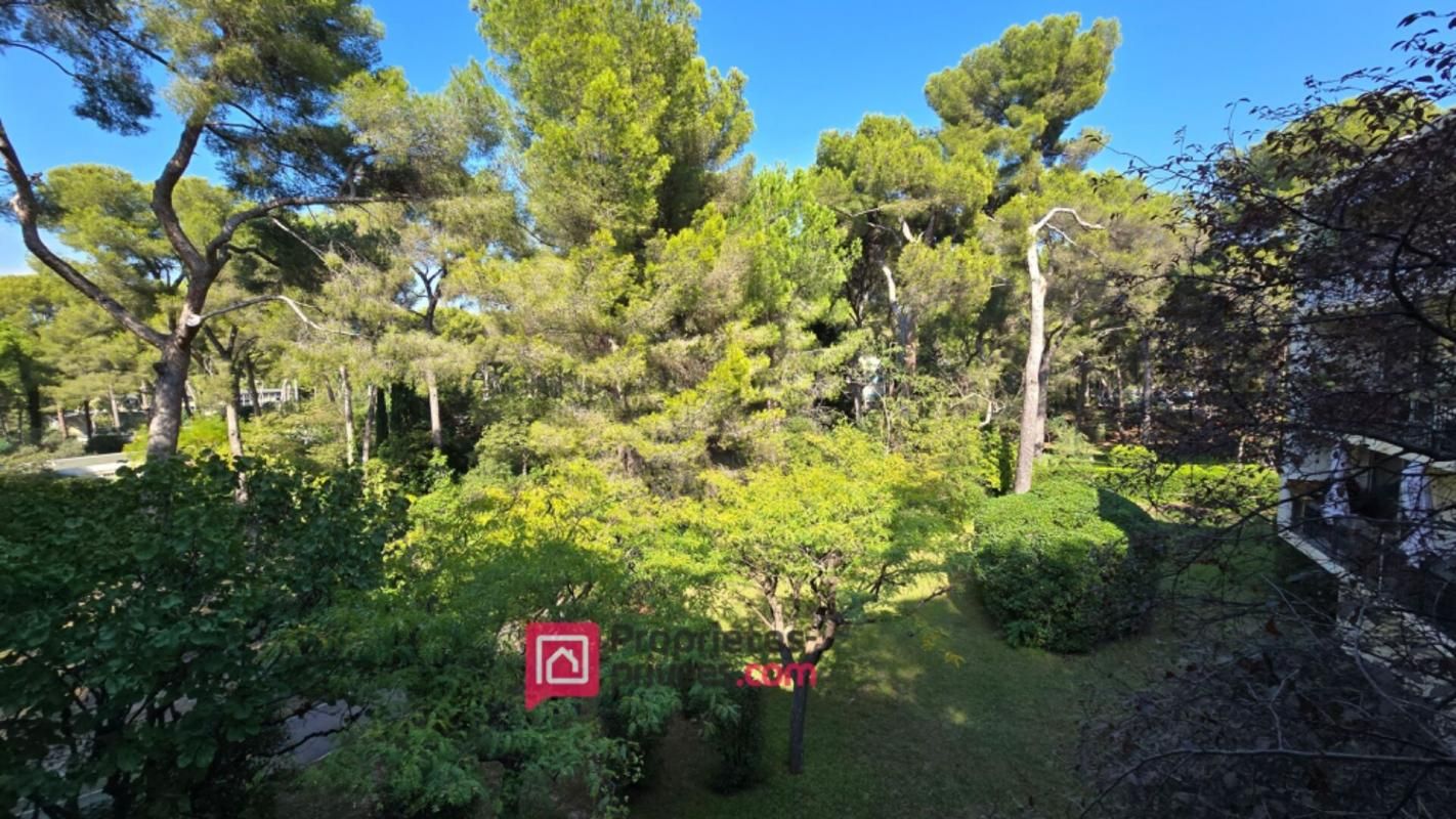 Magnifique T4 de 86 m2 avec vue  dégagée sur la nature au Roy d'Espagne 13008 Marseille - 327000