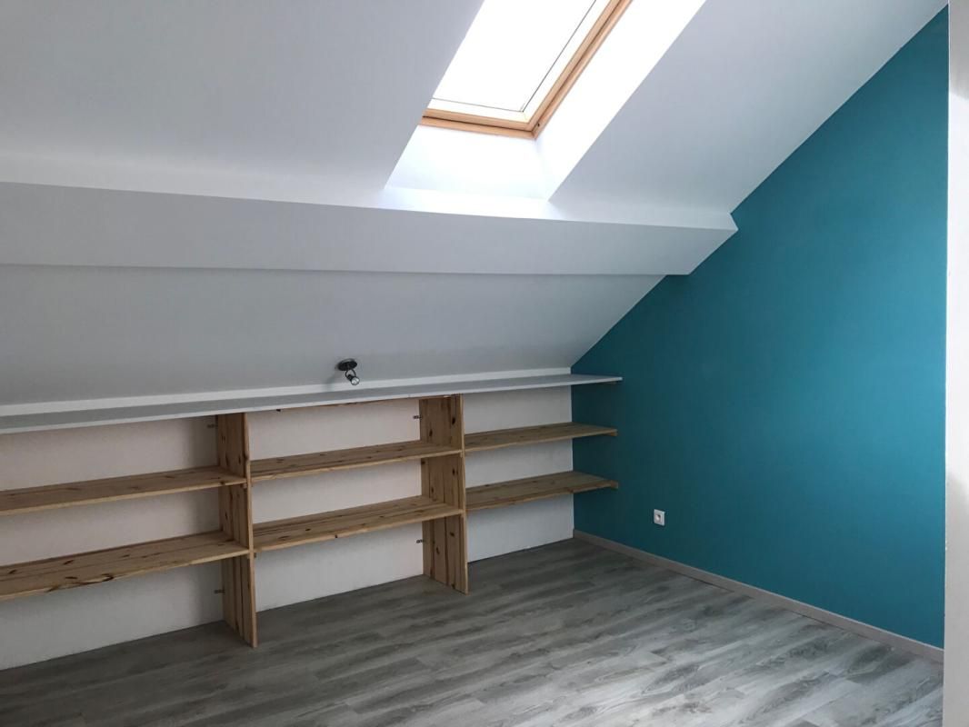 VILLENEUVE-SUR-BELLOT ** Authentique maison en pierre meulière - 110 m² hab. avec Terrain constructible - Double garage 2