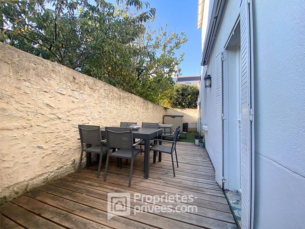 TOURS Maison de ville 3 pièces sur cour avec parking - Quartier Rabelais Tonnelé 2