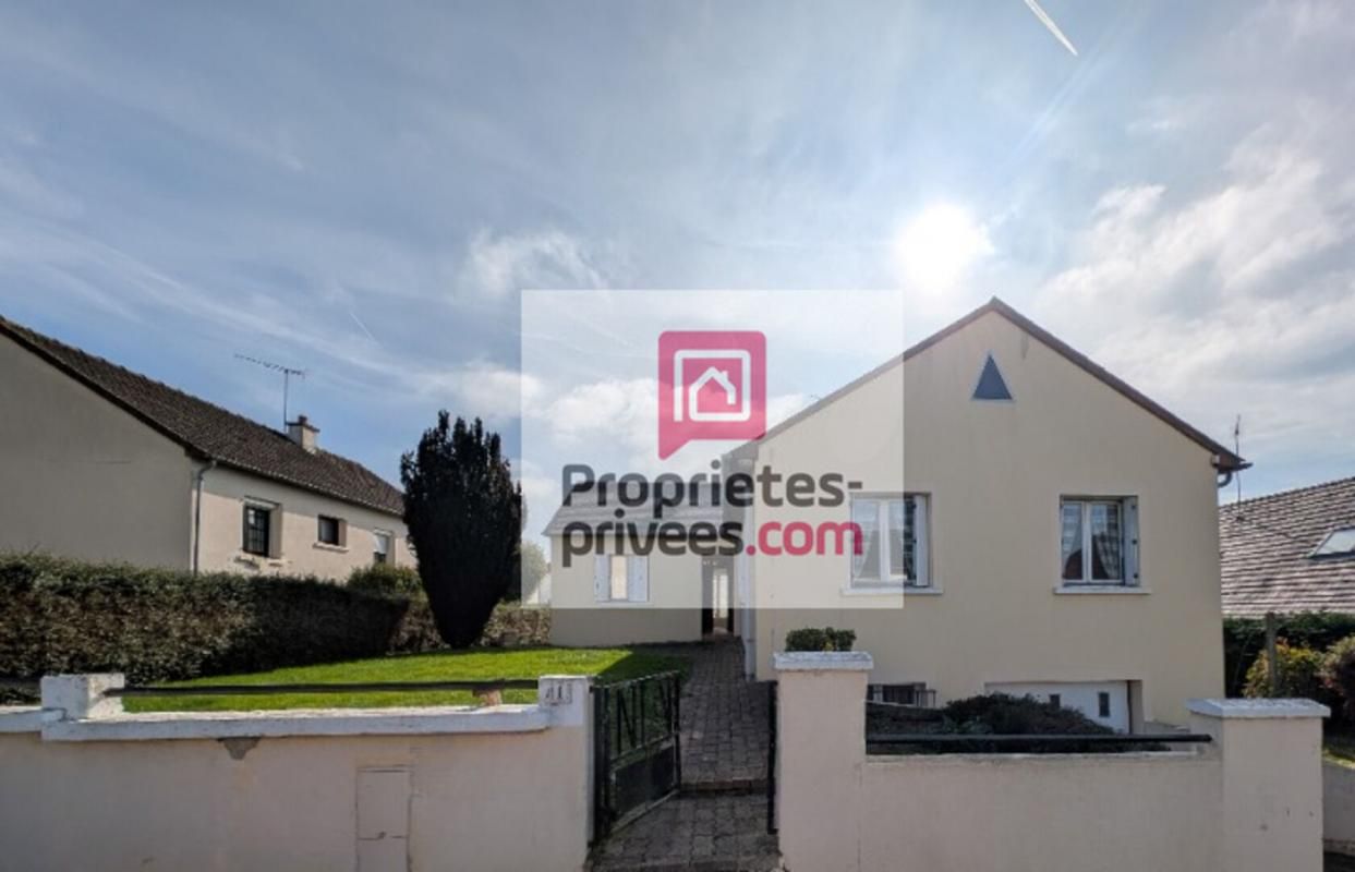 COSSE-LE-VIVIEN Maison 126 m² à rénover ? Fort potentiel 1