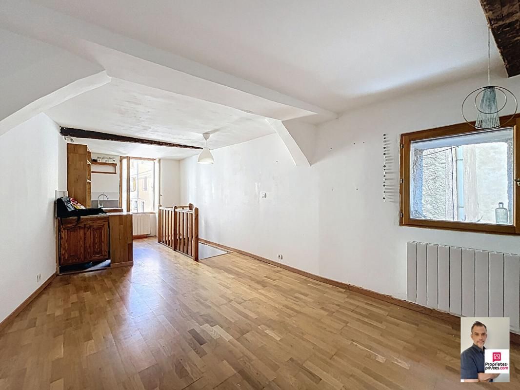 VARAGES Maison Varages 4  76M² 3
