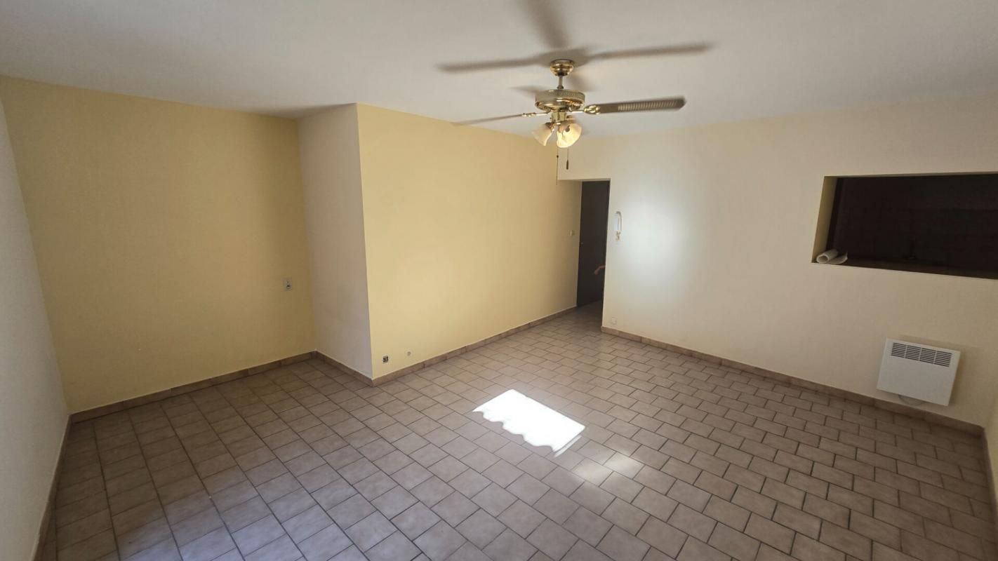 LAPALUD Immeuble 4 pièce(s) 70 m2 1