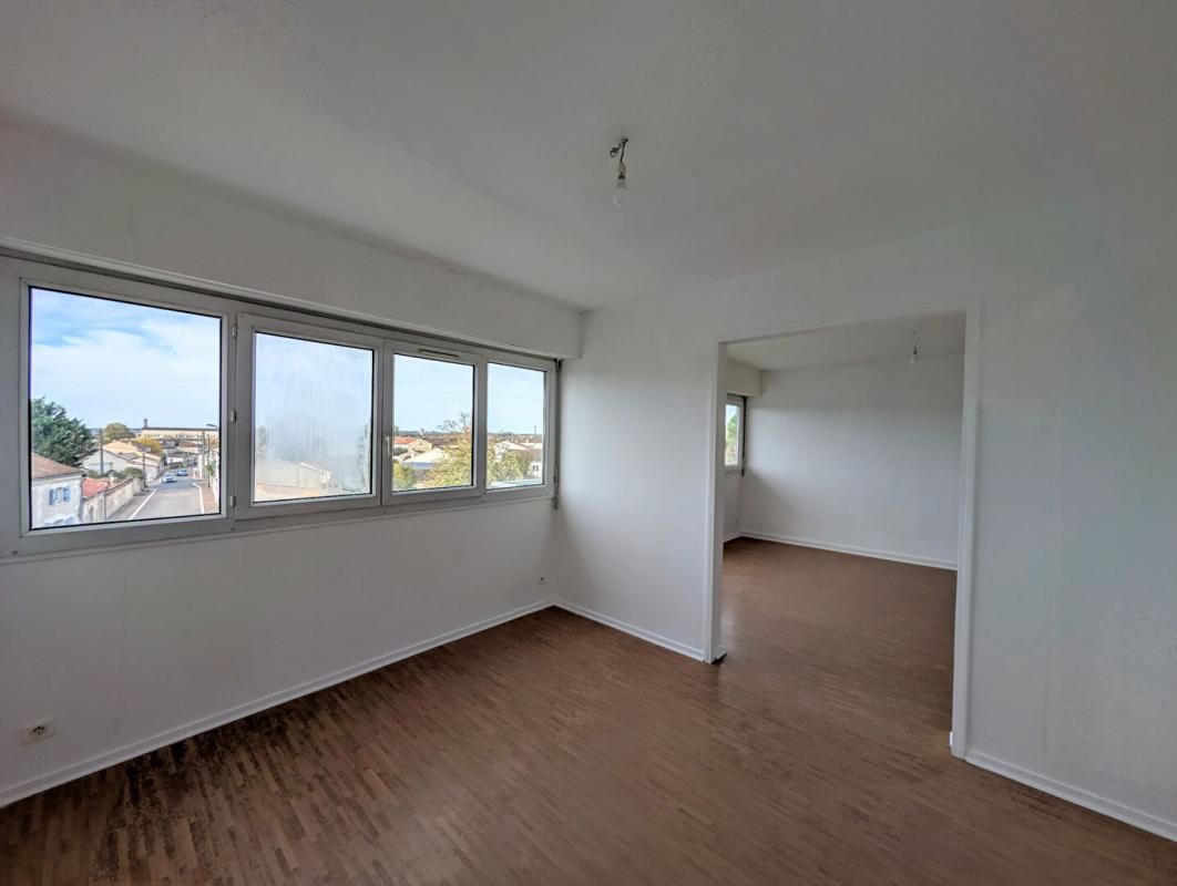 COGNAC Appartement Cognac 4 pièce(s) 90 m2 Référence 424997 2