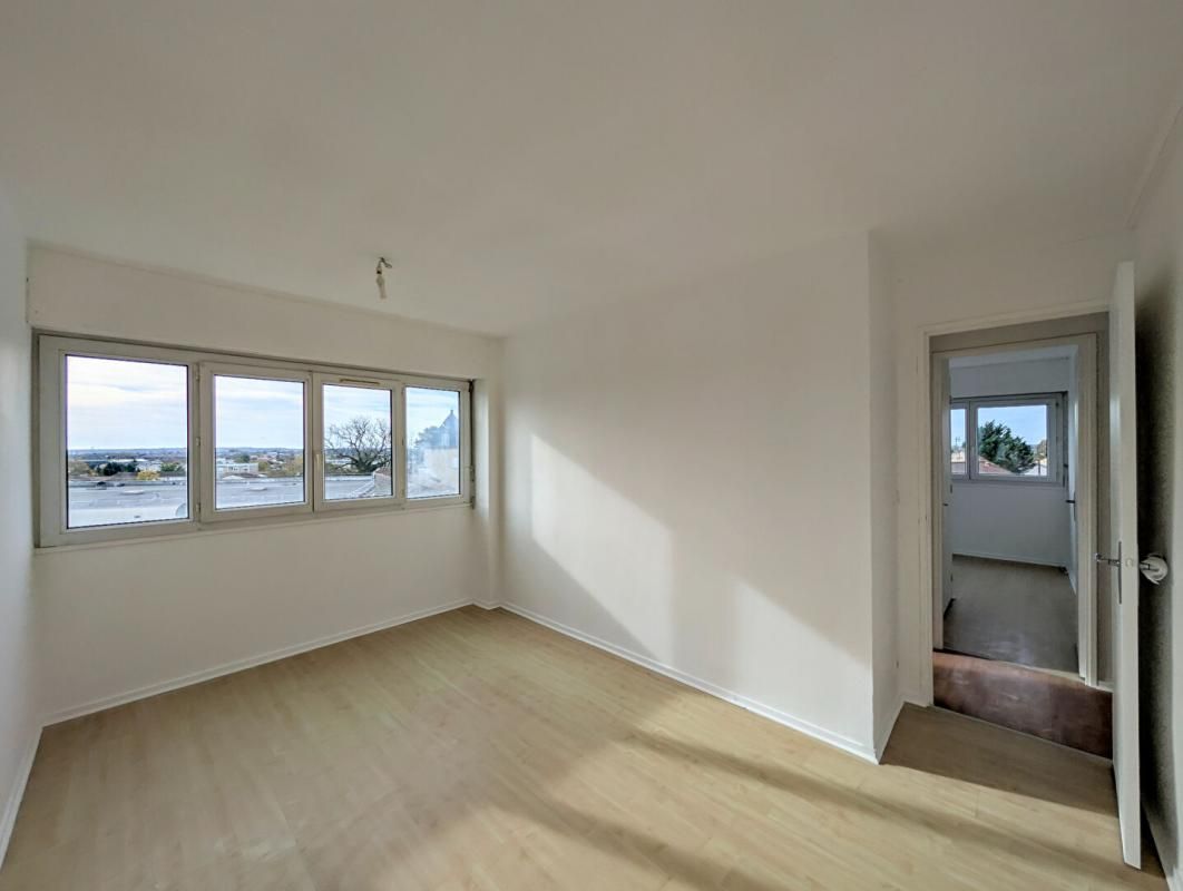 COGNAC Appartement Cognac 4 pièce(s) 90 m2 Référence 424997 4