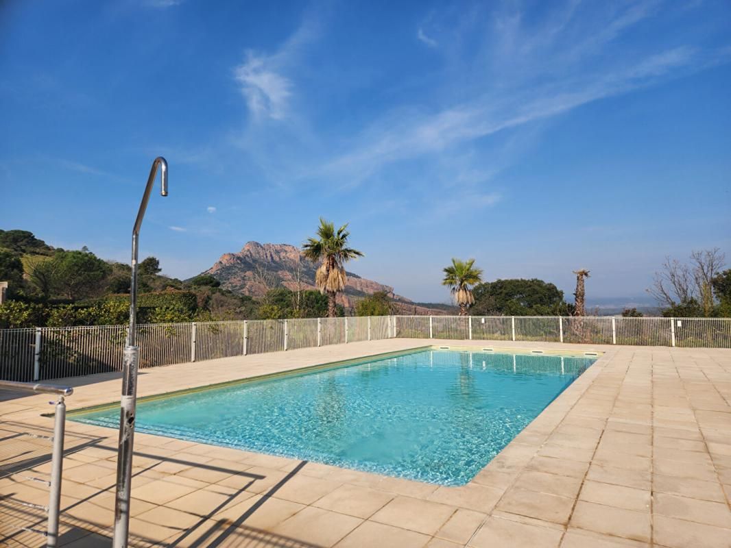 ROQUEBRUNE-SUR-ARGENS Maison Roquebrune Sur Argens- 6 pièces- Jardin-GARAGE 4