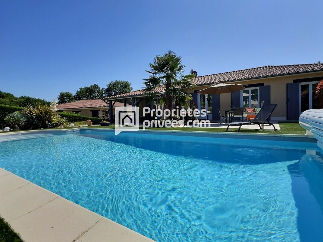 Superbe pavillon d'env. 186m² avec 6 ch., piscine et spacieuse terrasse au calme sur CHANCELADE (24650)