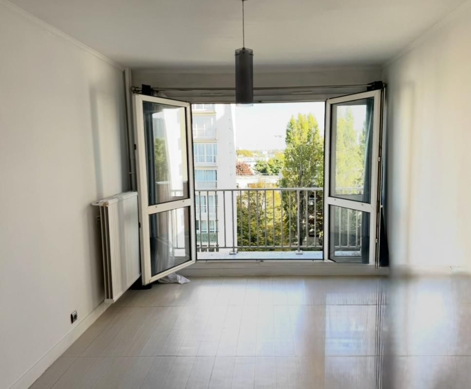 VILLEJUIF À 10 min à pied de la nouvelle station de métro ligne 14 - L'Haÿ-les-Roses (Grand Paris Express) - Appartement 2P 45 m² avec Balcon, cave et parking 2