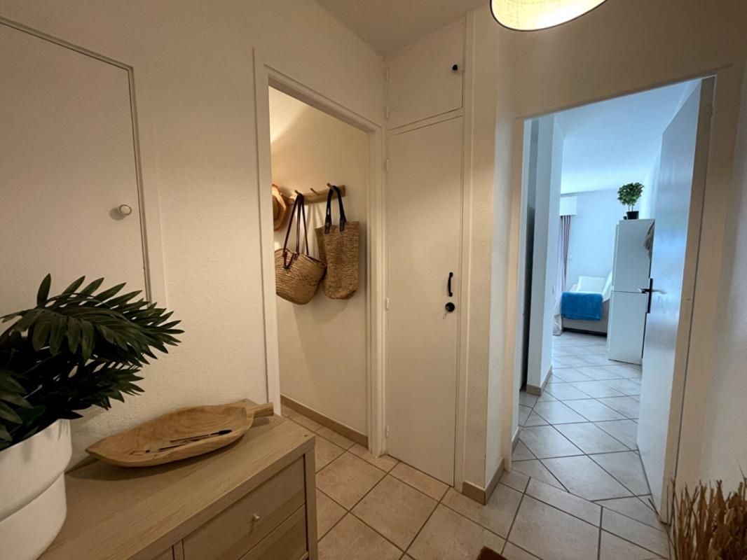 LE LAVANDOU Rare à la vente - Appartement T2 avec garage - Centre-ville LE LAVANDOU 3