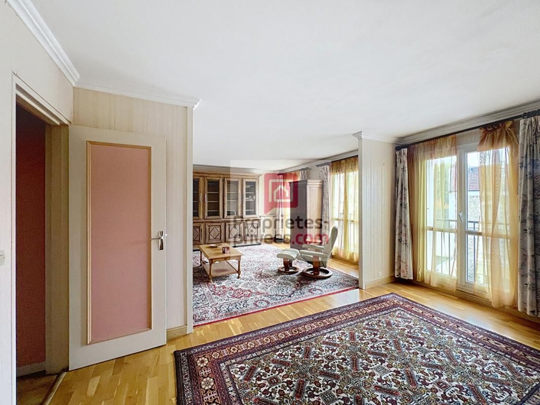 SAINT-CYR-L'ECOLE Appartement Saint Cyr L'Ecole 4 pièces avec 2 chambres, 1 cave et 1 parking 4