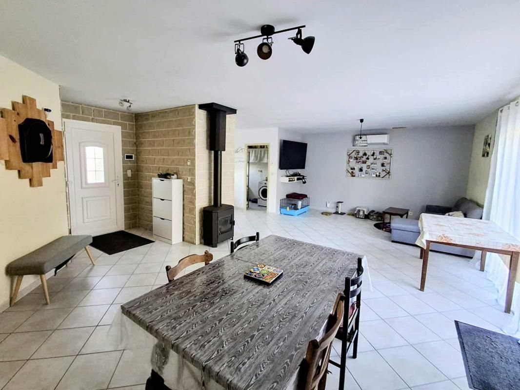 MENESPLET Maison T5 avec piscine, dépendance/garage et grand terrain à Ménesplet (24700) 2