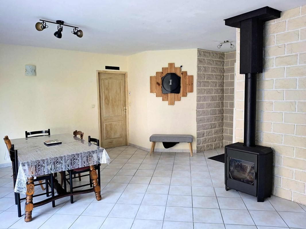 MENESPLET Maison T5 avec piscine, dépendance/garage et grand terrain à Ménesplet (24700) 3