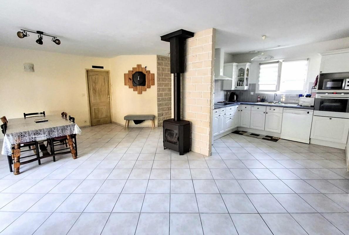 MENESPLET Maison T5 avec piscine, dépendance/garage et grand terrain à Ménesplet (24700) 4
