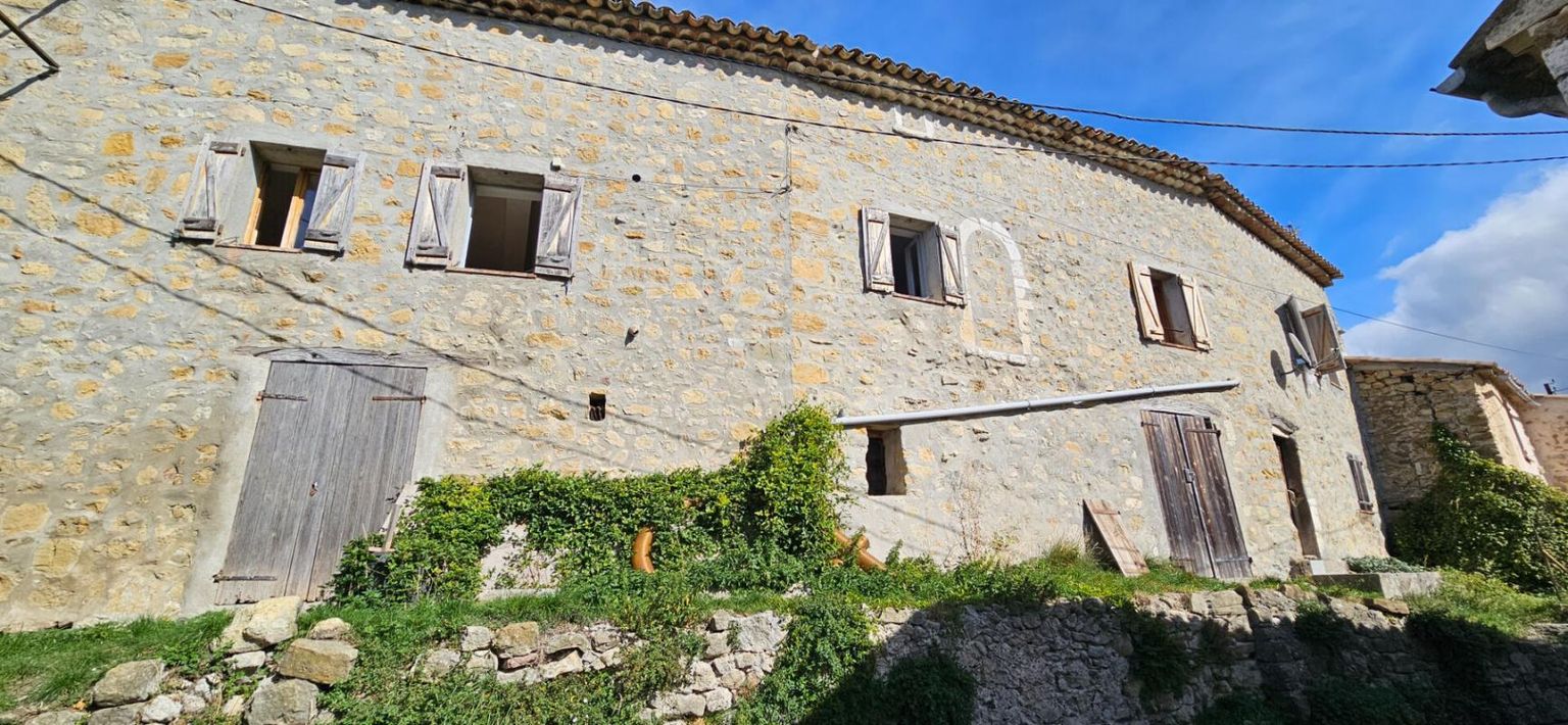 BARGEME Maison de hameau en pierres avec terrain, à Bargème 1