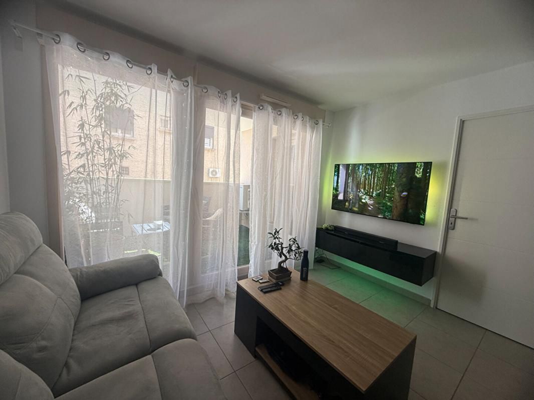 FOS-SUR-MER Appartement T2 "MEUBLÉ " avec terrasse, une place de parking 3
