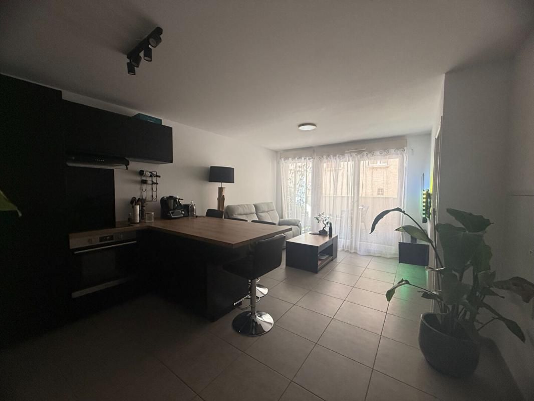FOS-SUR-MER Appartement T2 "MEUBLÉ " avec terrasse, une place de parking 4
