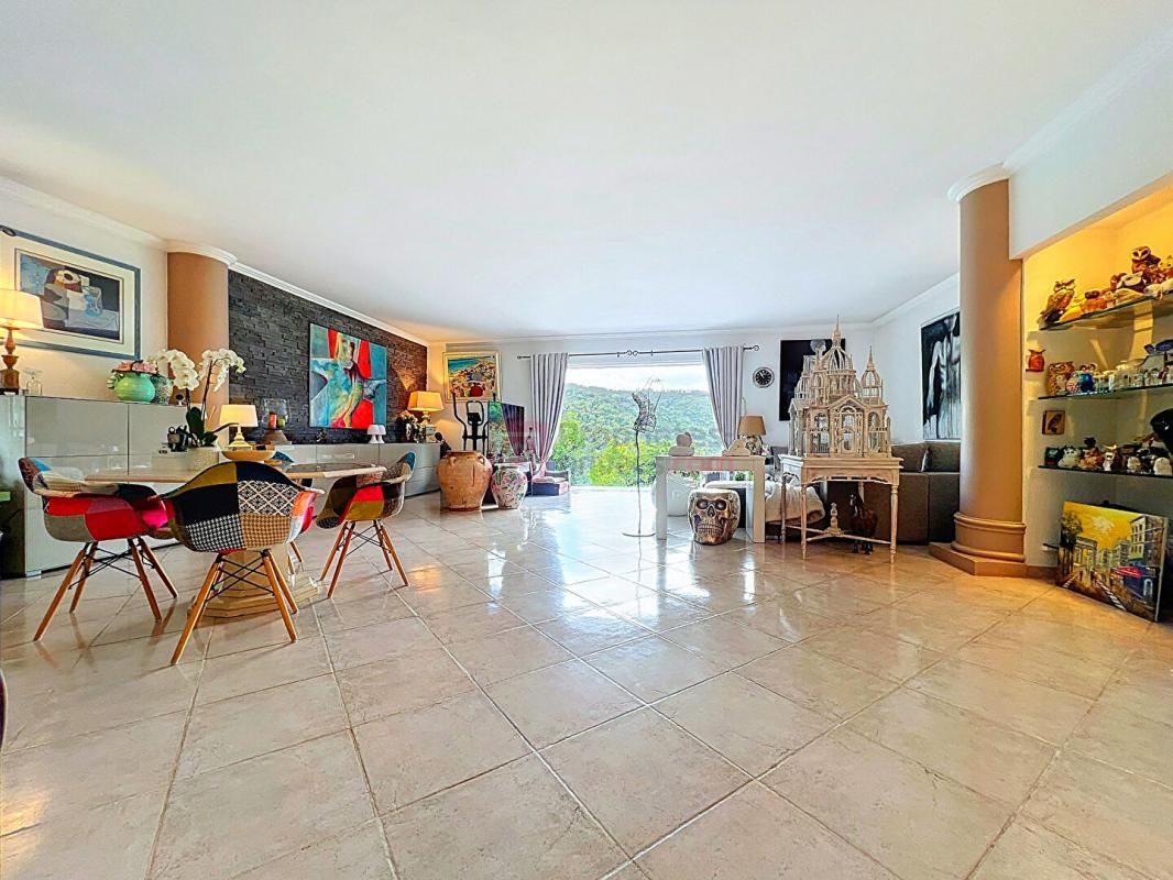 AURIBEAU-SUR-SIAGNE Villa 5 pièces 182 m2 avec TERRAIN DE 1600 M2 1
