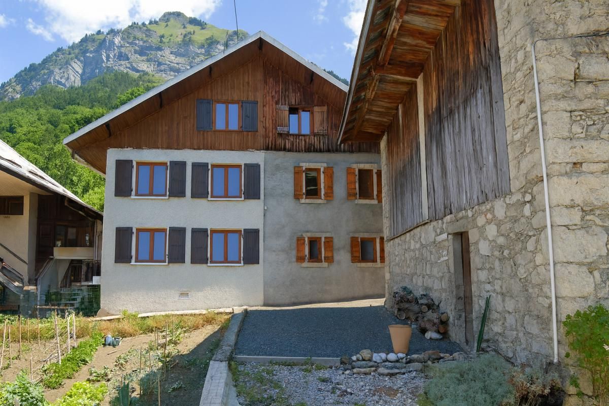 TALLOIRES-MONTMIN À SAISIR ; 3 PLATEAUX À RÉNOVER À MONTMIN 2