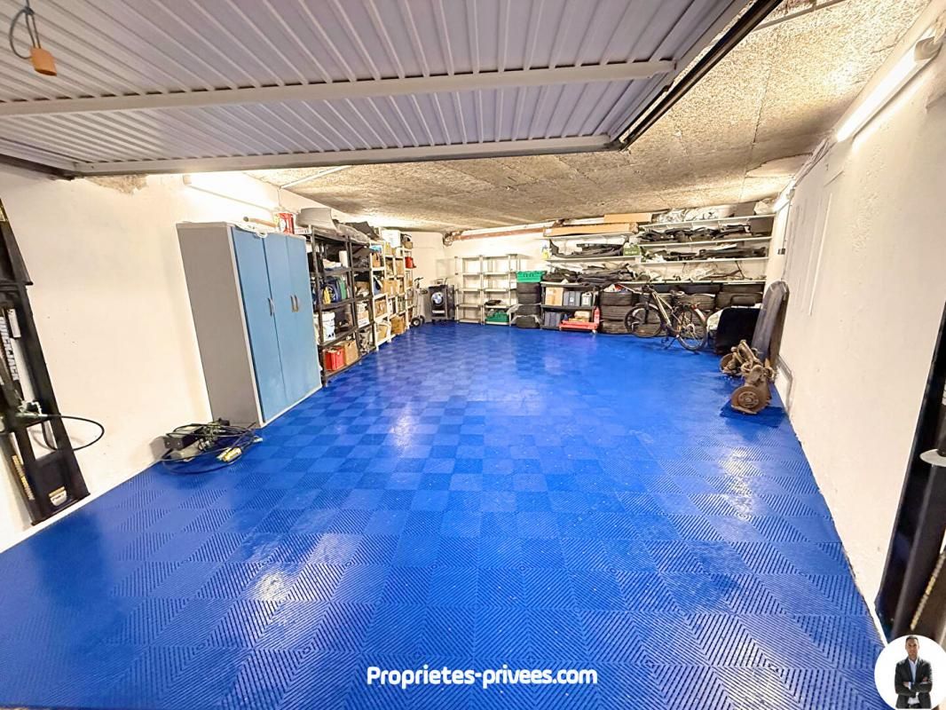 MANDELIEU-LA-NAPOULE Garage de 46 m² à Mandelieu 4