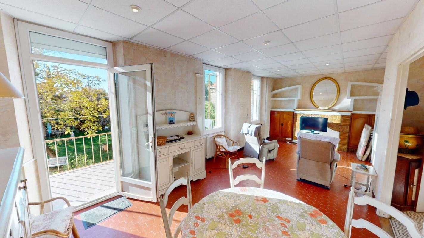 LE MUY Grande maison de ville à vendre à Le Muy (83490) vaste garage avec remises et terrasse de 13 m² 2