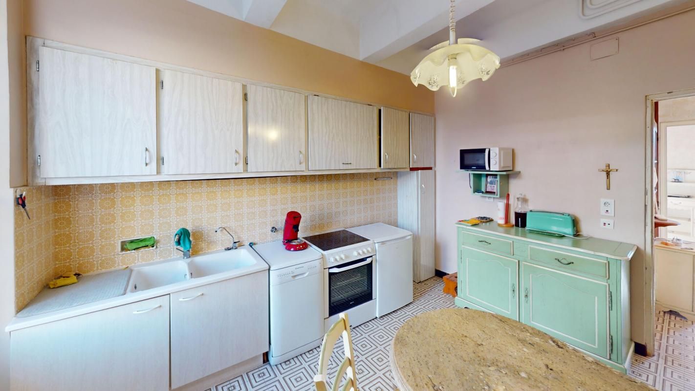 LE MUY Grande maison de ville à vendre à Le Muy (83490) vaste garage avec remises et terrasse de 13 m² 3