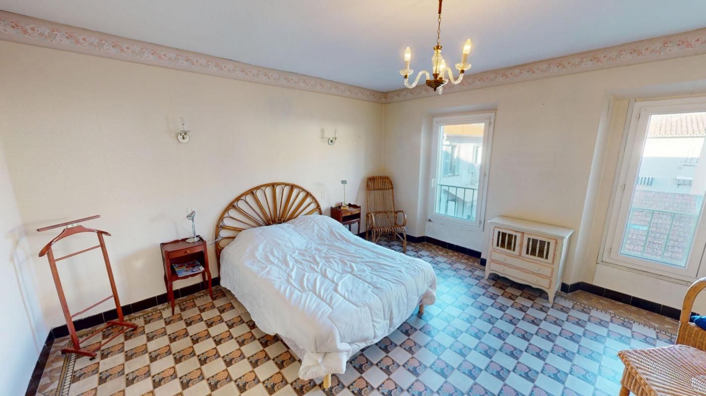 LE MUY Grande maison de ville à vendre à Le Muy (83490) vaste garage avec remises et terrasse de 13 m² 4
