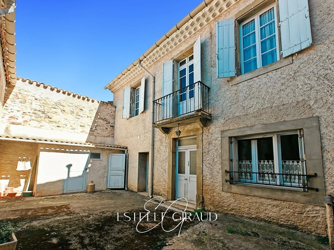Maison de Village en pierre, cour sans vis à vis, 4 chambres, garage