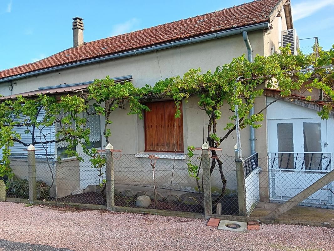 VARENNES-SUR-ALLIER Maison avec dépendances et jardin 2