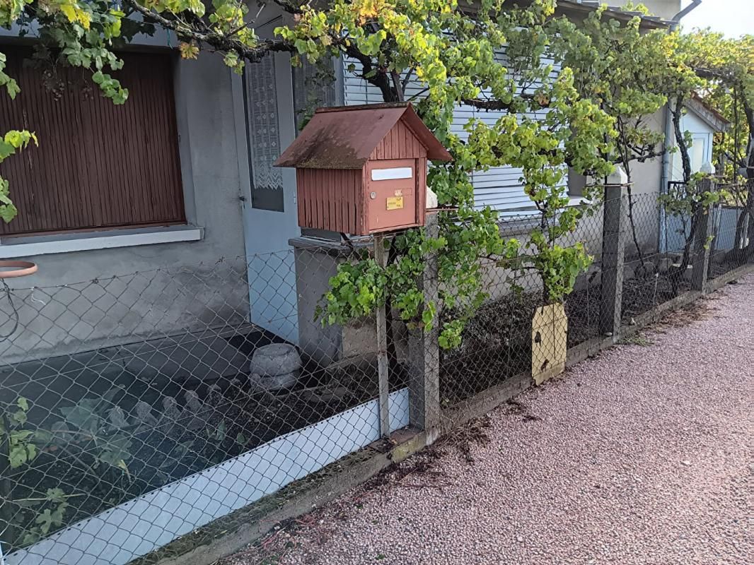 VARENNES-SUR-ALLIER Maison avec dépendances et jardin 4