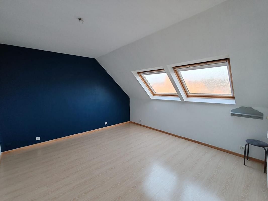 DREUX DREUX 28100 Appartement de type T4 - Ascenseur - Place de parking en sous-sol - Cave - 154900  HAI 3
