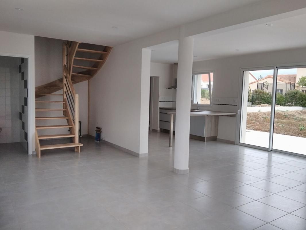 SAINT-MACAIRE-EN-MAUGES Maison 5 pièces 104m² 2