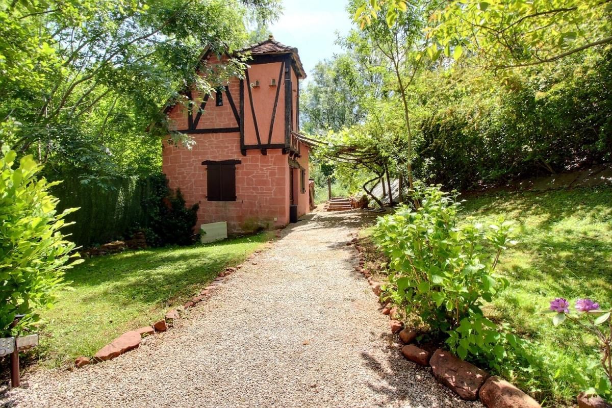 COLLONGES-LA-ROUGE Collonges La Rouge : Moulin historique de 1690 avec gîte indépendant - Rentabilité & charme en Corrèze ! EXCLUSIVITE 3