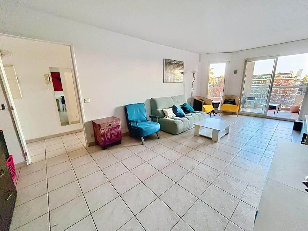 NICE NICE OUEST -  3 PIECES - TERRASSE DE 30 M²  + GARAGE FERME 3