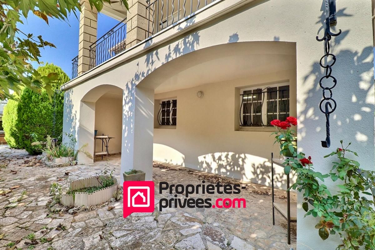 UZES Proche Uzès, Maison individuelle sur terrain de 1OOO m2 2